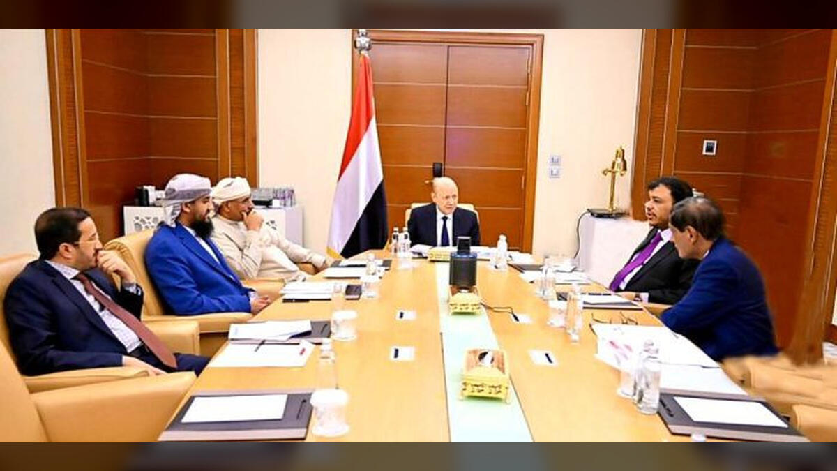 عدن: مصدر حكومي يكشف عن تعيينات وظيفية غير قانونية في مؤسسة الرئاسة
