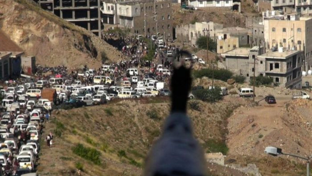 معبر القصر.. حصالة العسكر