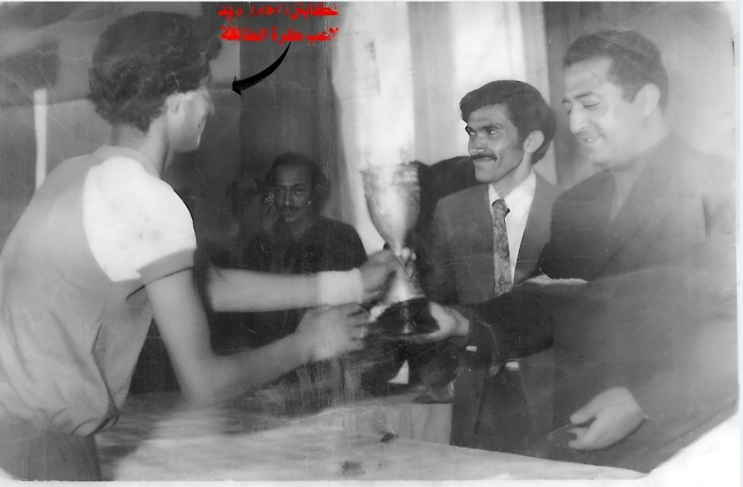 Screenshot Enhancefox مع الرئيس الحمدي وحمود العودي وكيل وزارة الشباب 1977