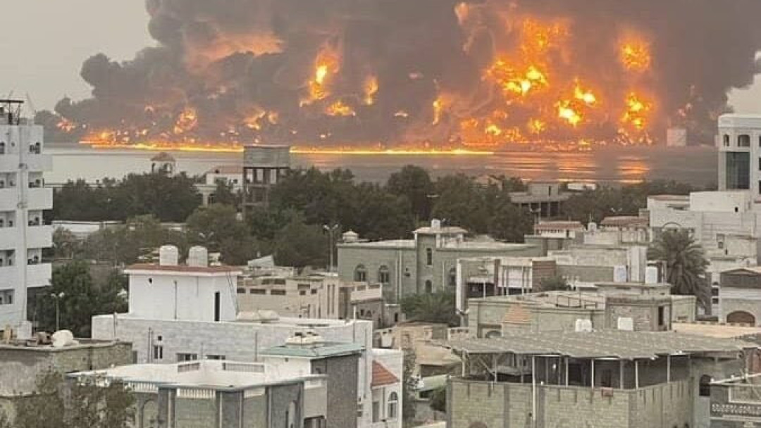 غارات إسرائيلية تستهدف مطار صنعاء ومنشآت حيوية في الحديدة