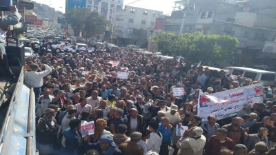 عقب لقاء بالمحافظ.. "التربويون" بتعز يرفضون "الفتات"