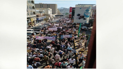 تظاهرة للمعلمين في تعز وإضرابهم يدخل أسبوعه الخامس