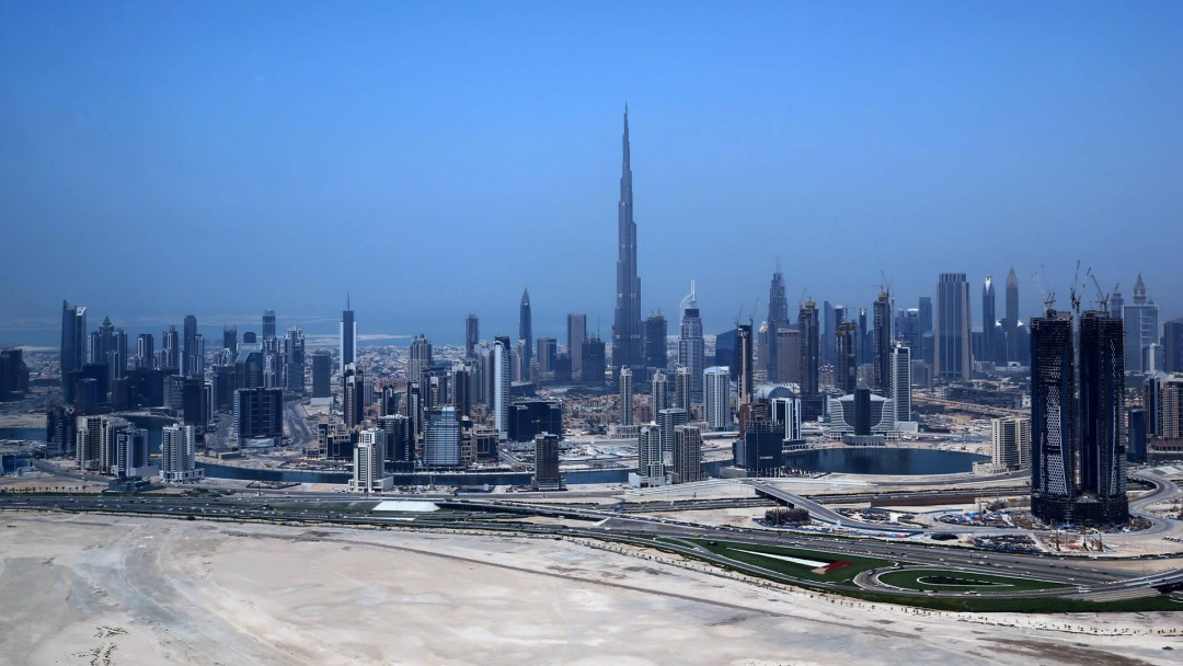 السعودية والإمارات تتنافسان لتكونا مركزين للأعمال الإقليمية