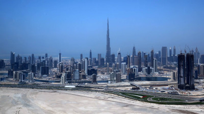 السعودية والإمارات تتنافسان لتكونا مركزين للأعمال الإقليمية