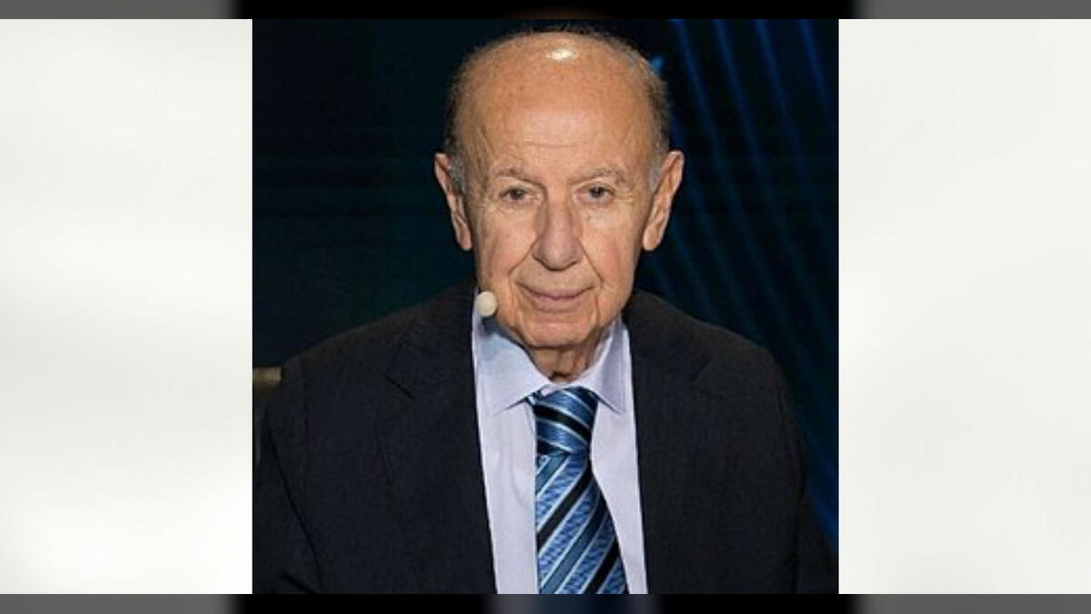وهب رومية الناقد الأدبي الكبير في ذمة الله