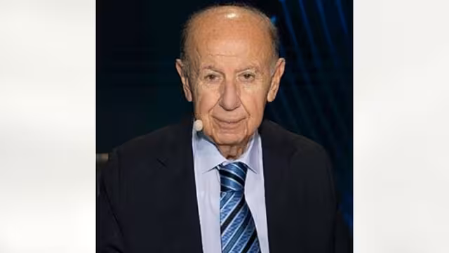 وهب رومية الناقد الأدبي الكبير في ذمة الله