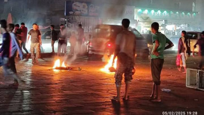 تظاهرات ليلية في عدن احتجاجاً على تردي الخدمات