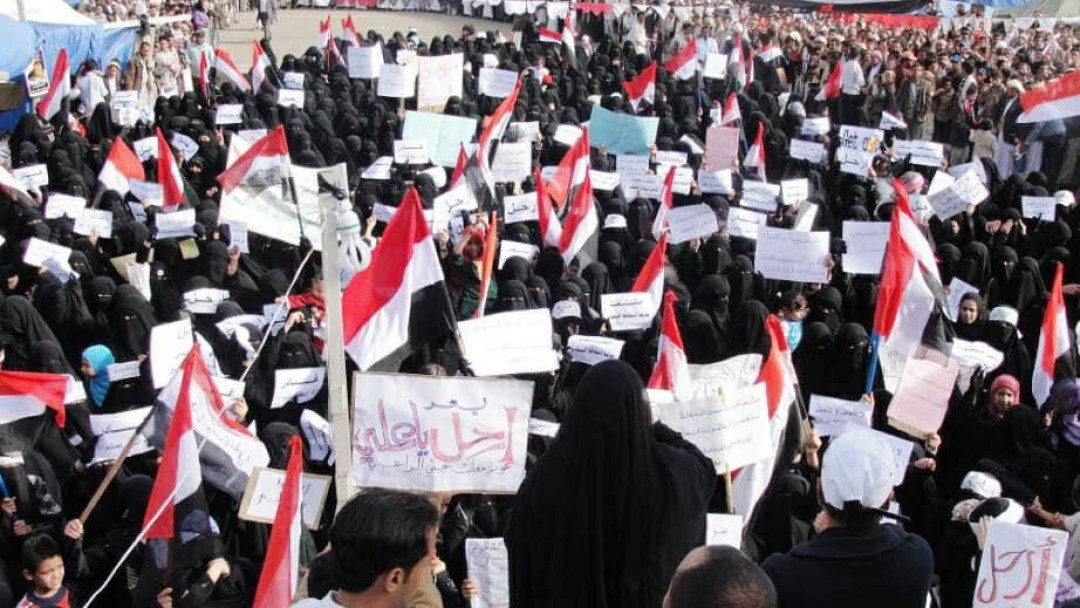 "ثورة الناس العاديين" التي غدر بها!