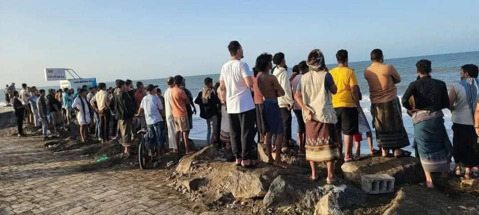 الحديدة: وفاة ثلاثة أشخاص غرقًا في البحر بينهم اليوتيوبر نزيه سوار