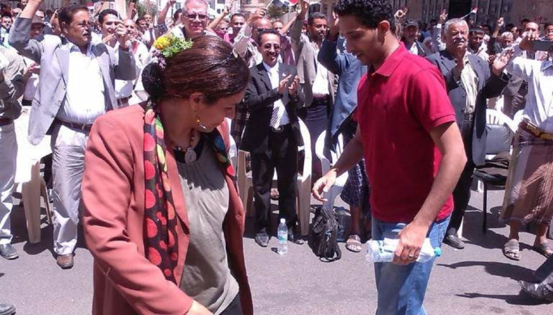 الكاتبة اثناء الاحتفال بذكرى ثورة 26سبتمبر