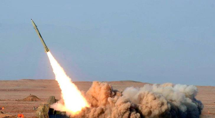 الحوثيون يعلنون استهداف مطار بن غوريون والجيش الإسرائيلي يدعو لإخلاء موانئ الحديدة