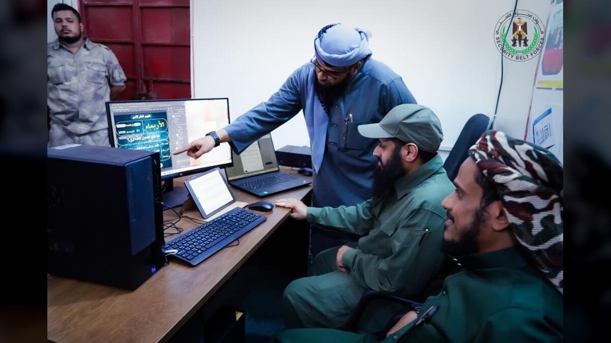 أجهزة موازية تحكم عدن.. شراكة في الحكومة وسلطة منفردة على الأرض
