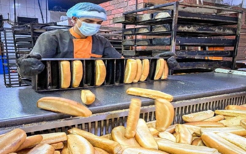 أزمة "الروتي" تشتعل في عدن: المخابز تغلق أبوابها والأسعار ترتفع