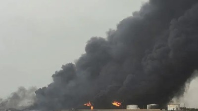 البحرية الإسرائيلية تقصف ميناء الحديدة