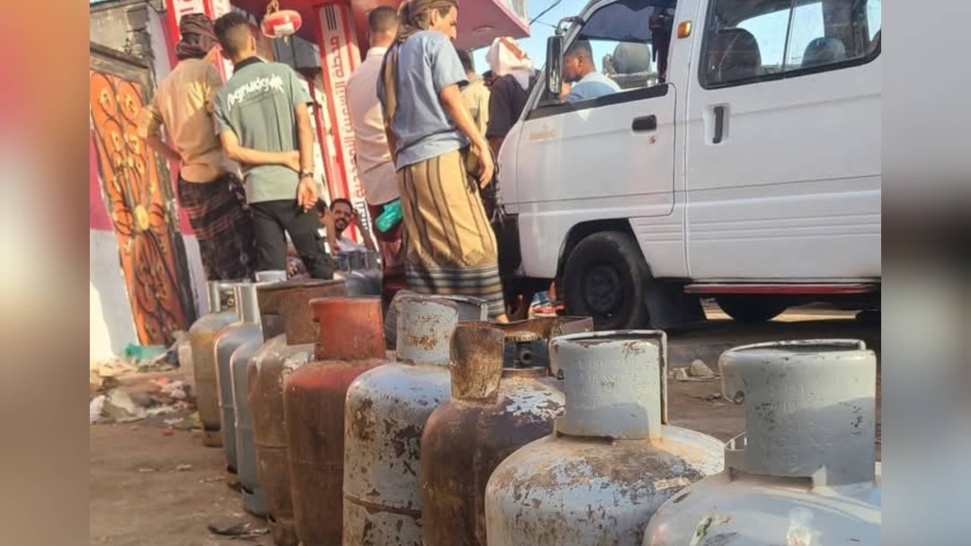 أزمة غاز حادة تشل الحياة في عدن