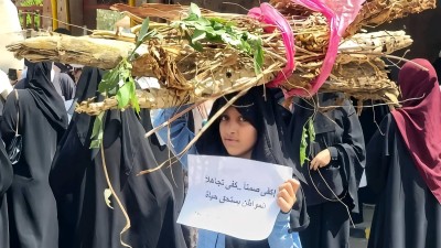 تعز: وقفة احتجاجية تطالب بحلول عاجلة لأزمة المياه
