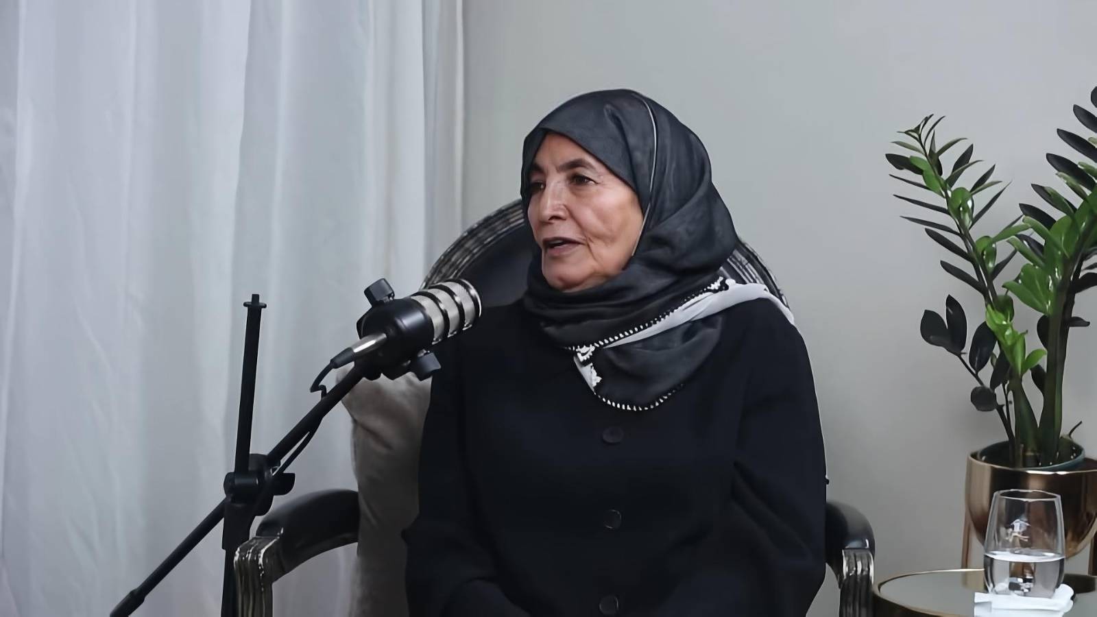 عزيزة عبدالله تسرد وقائع ميلاد الجمهورية وتصدع صفوف الثوار (الحلقة 3)