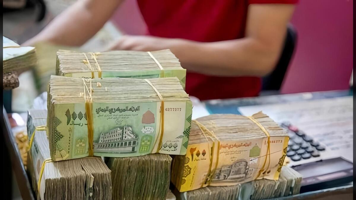 عدن.. مواطنون ضحية تلاعب ومضاربة في العملة