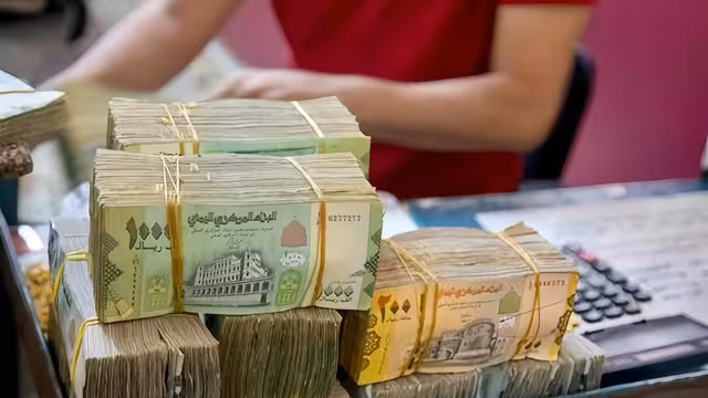 عدن.. مواطنون ضحية تلاعب ومضاربة في العملة