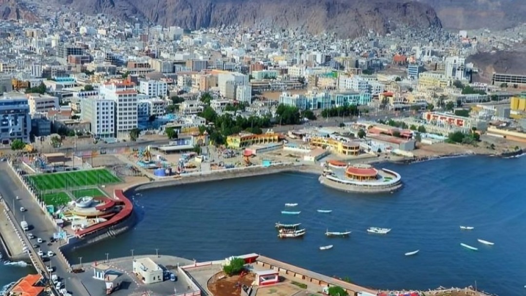 عدن: الصرّافون يغلقون محالهم والحزام الأمني يعلن وقف تدخلاته