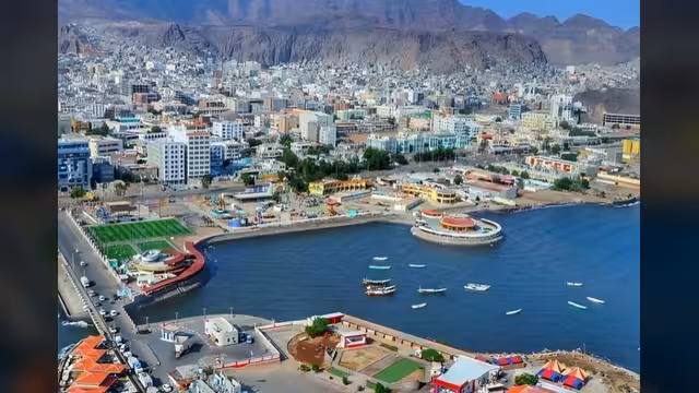 عدن: الصرّافون يغلقون محالهم والحزام الأمني يعلن وقف تدخلاته