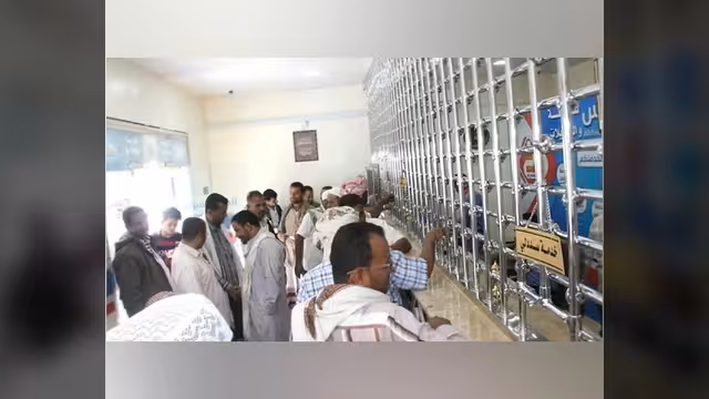 صرافو عدن يستأنفون العمل