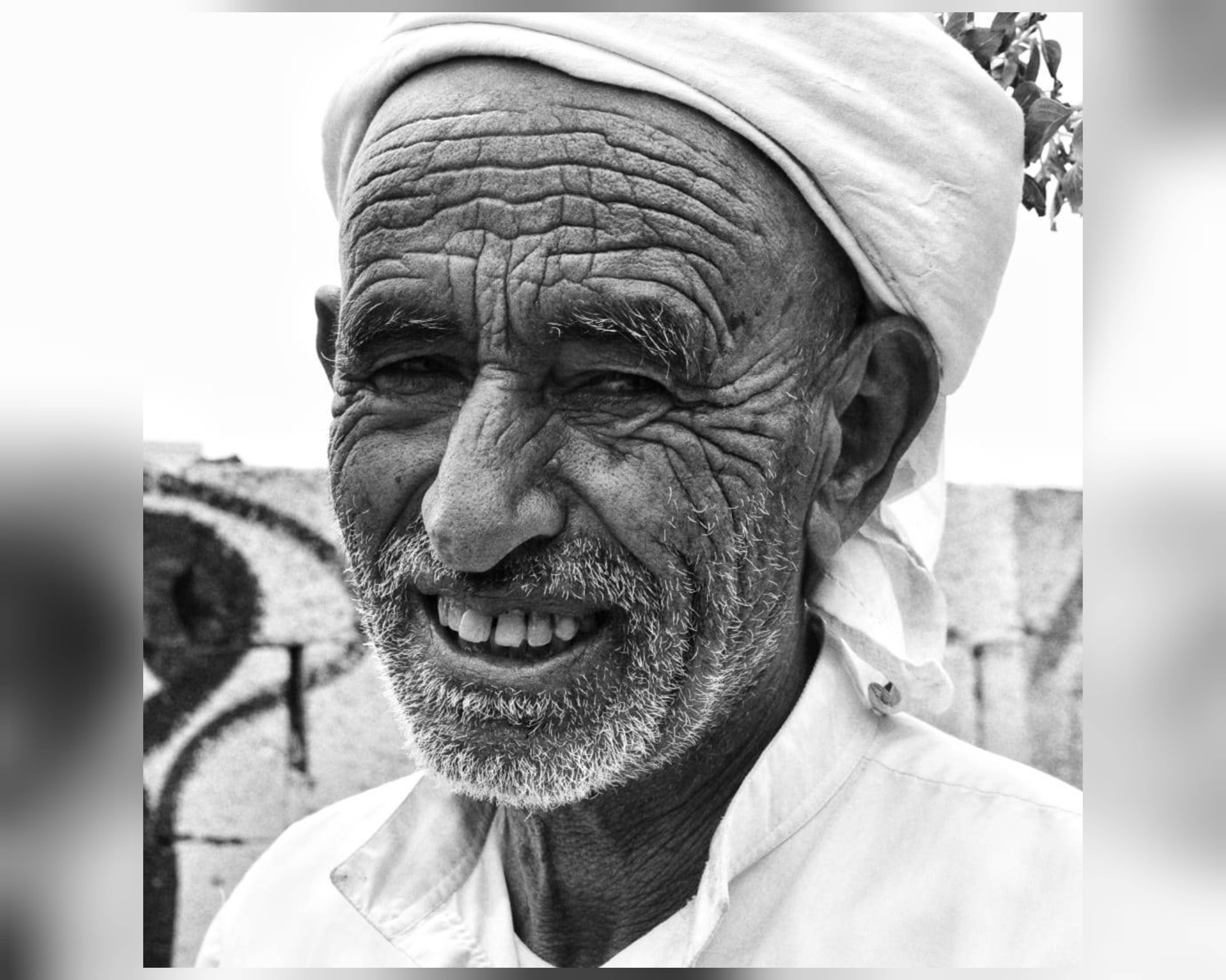 ابتسامة عابرة