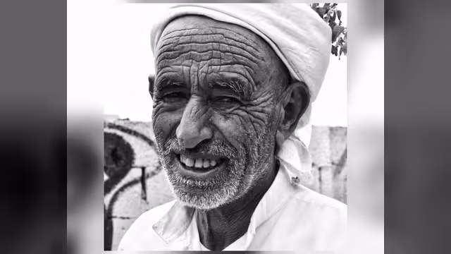 ابتسامة عابرة