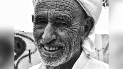 ابتسامة عابرة