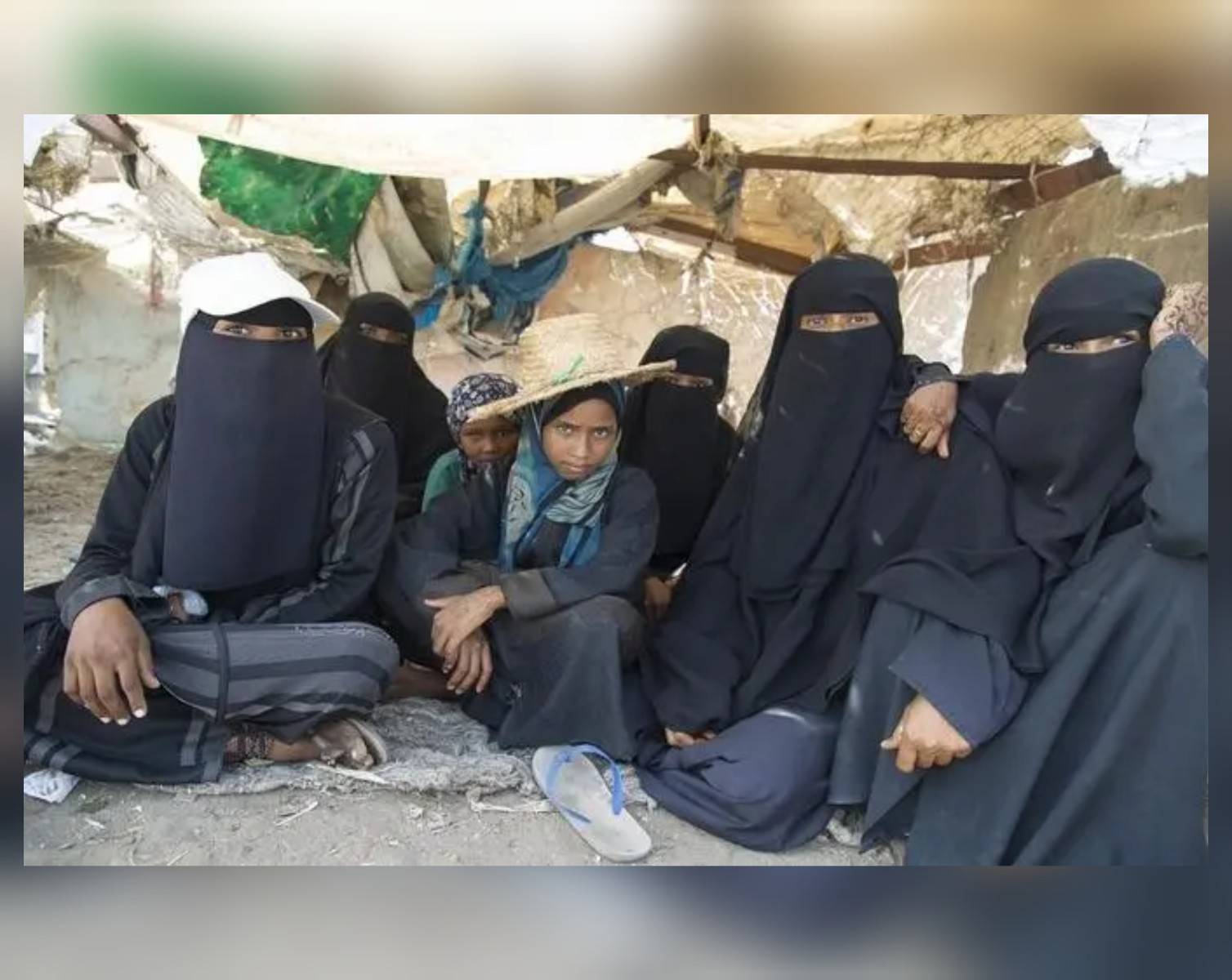 نساء الحديدة.. نضال يومي من أجل البقاء وتأمين لقمة العيش نساء الحديدة.. نضال يومي من أجل البقاء وتأمين لقمة العيش