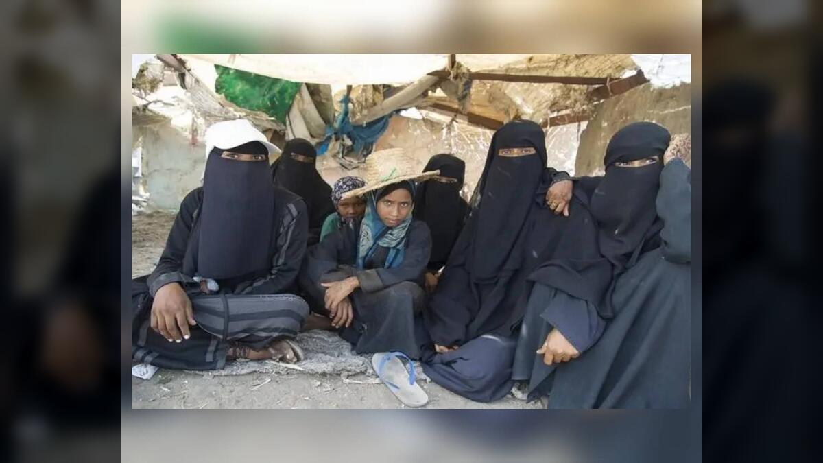 نساء الحديدة.. نضال يومي من أجل البقاء وتأمين لقمة العيش
