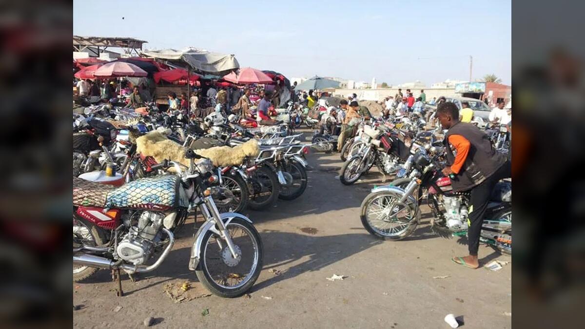ضجيج، حوادث، وقلق مستمر: الدراجات النارية تسرق راحة الحديدة