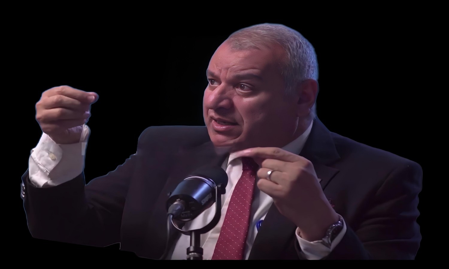 العشماوي يروي حكاية ربع قرن في اليمن: من دهشة البداية إلى ذاكرة الوحدة والحرب