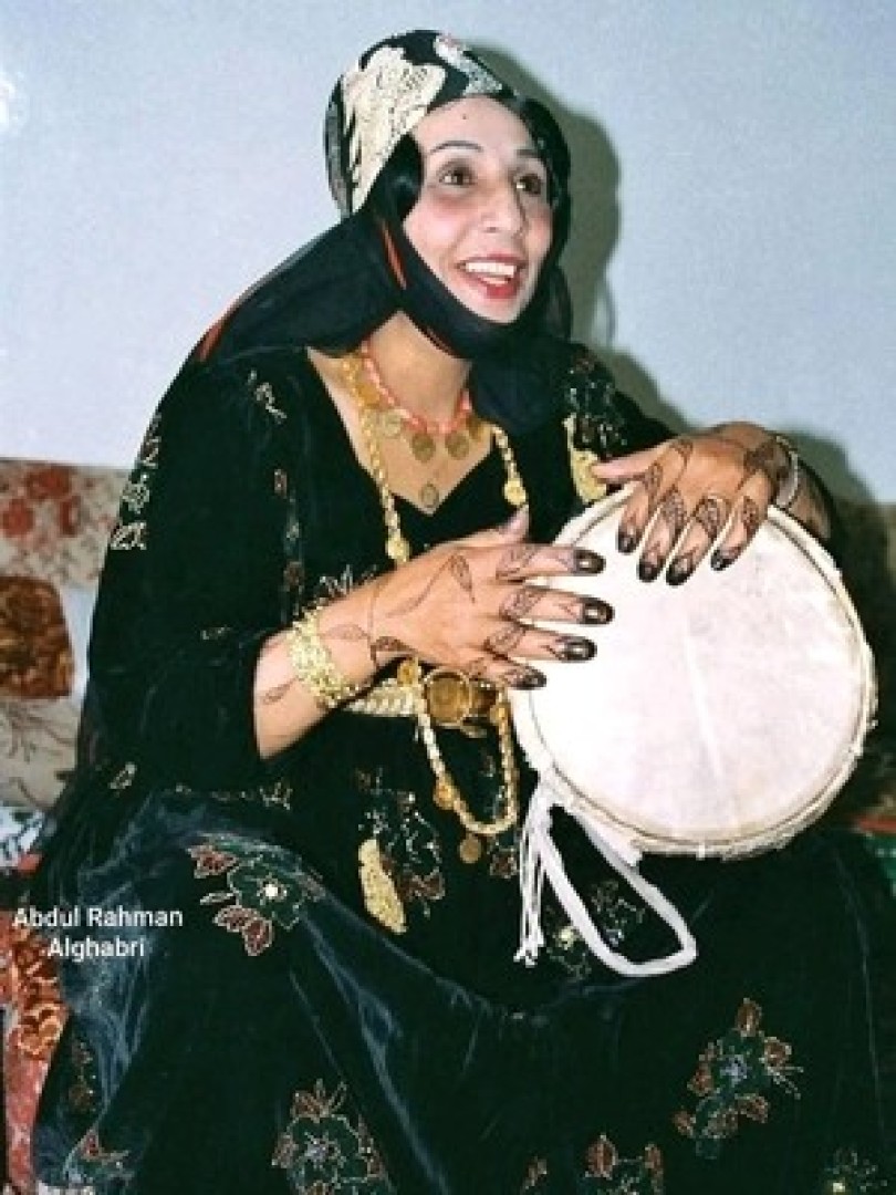 الفنانة تقية الطويلية الفنانة تقية الطويلية