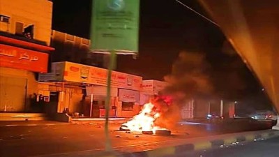 عدن: ازدحام في المساجد واحتجاجات بالشوارع