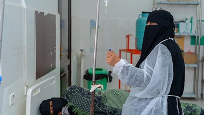الكوليرا تتفشى في اليمن.. ملايين مهدّدون مع استمرار النزاع وتراجع التمويل
