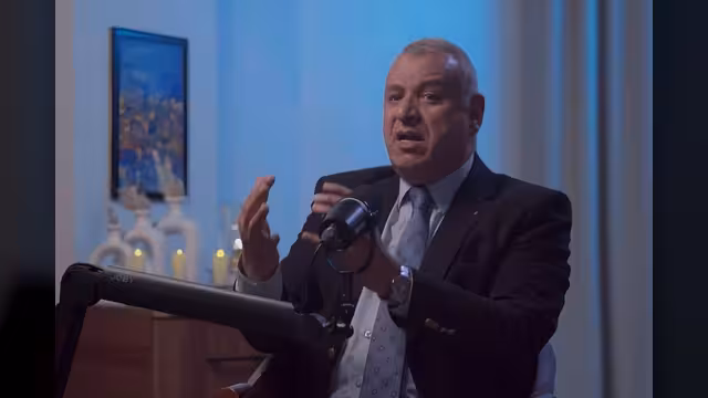 إبراهيم العشماوي.. شاهدٌ عربيّ على صعود الحوثيين وتحوّلات اليمن