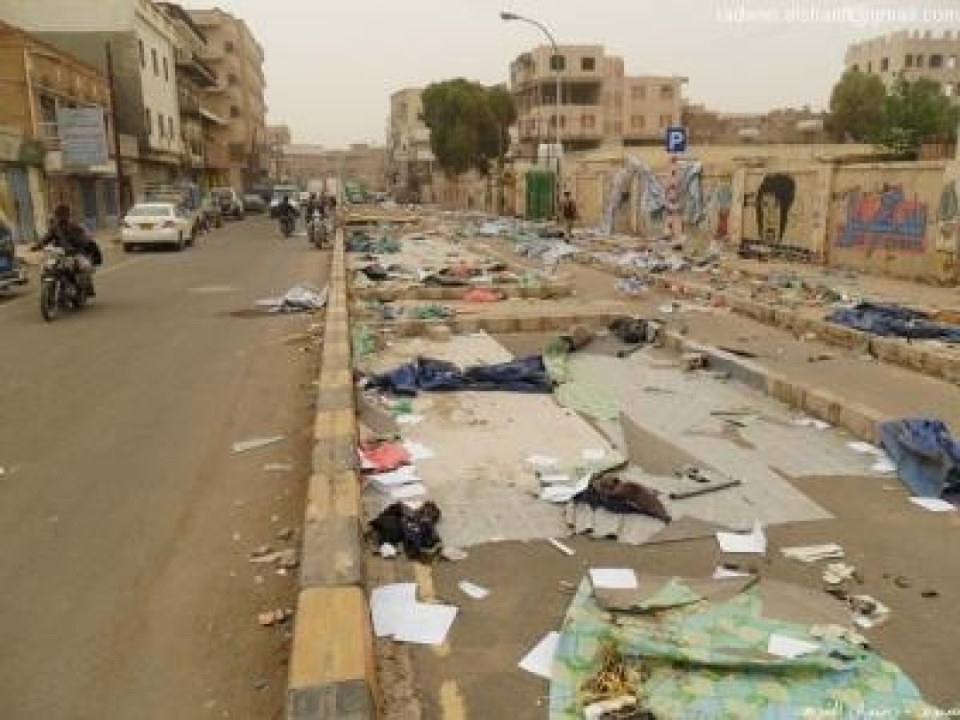 رفع الخيام في ساحة التغيير رفع الخيام في ساحة التغيير