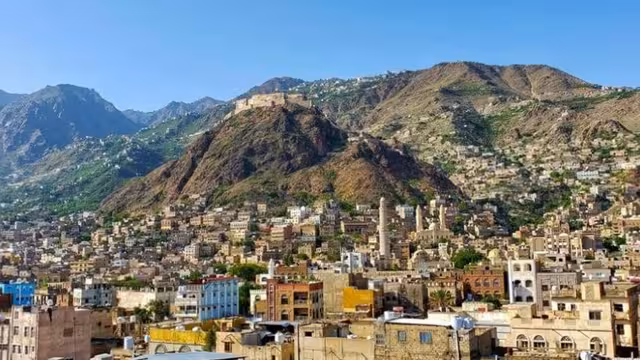 الحديدة: قيادي حوثي يقتل مواطناً أمام أسرته