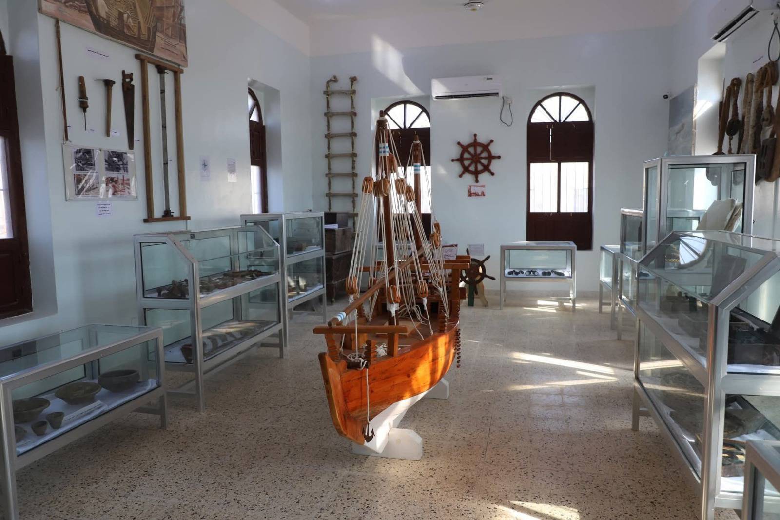 المتحف البحري بالمكلا.. مرسى الذاكرة اليمنية على شاطئ التاريخ