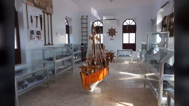 المتحف البحري بالمكلا.. مرسى الذاكرة اليمنية على شاطئ التاريخ