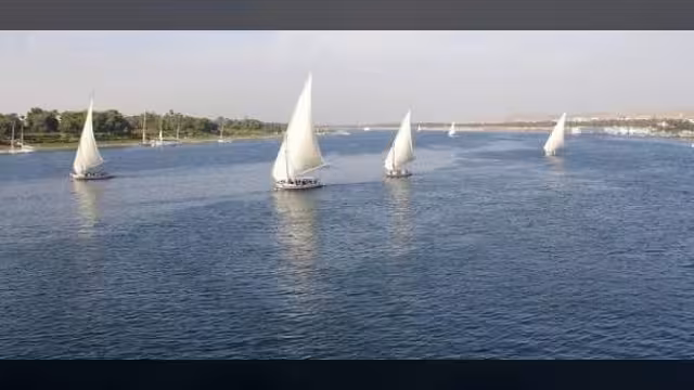 من وحي النيلِ يَنبُتُ عشقٌ