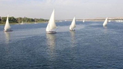 من وحي النيلِ يَنبُتُ عشقٌ