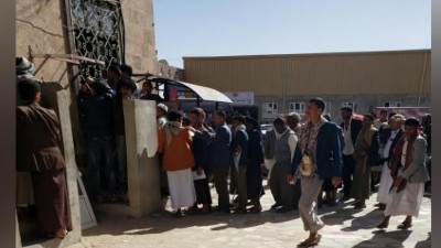 إلزام مزدوج للهوية.. مواطنون بين بطاقتين في صنعاء وعدن ومعاناة بلا نهاية