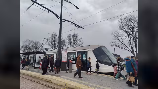 بين مدينة تتوسع وبلد ينهار..