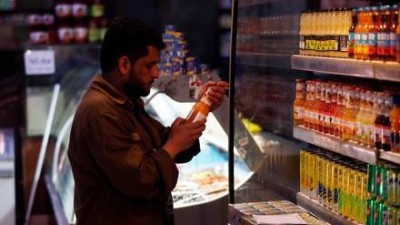صنعاء.. مواطنون وتجار يشكون من موجة ارتفاعات مفاجئة في أسعار السلع