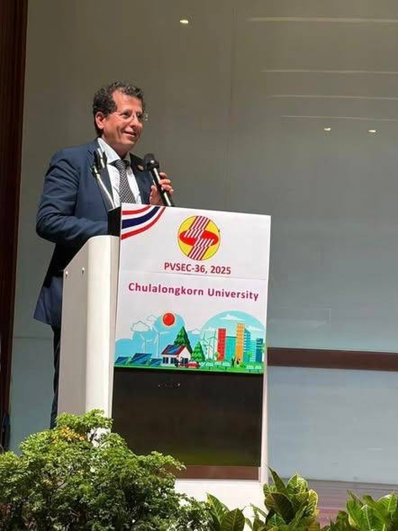 اثناء المشاركة في المؤتمر الدولي للطاقة الشمسية اثناء المشاركة في المؤتمر الدولي للطاقة الشمسية