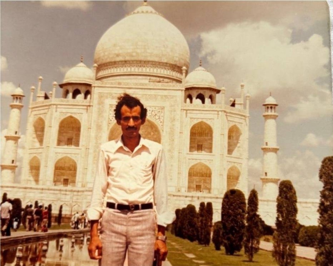 الحكيمي امام تاج محل في الهند