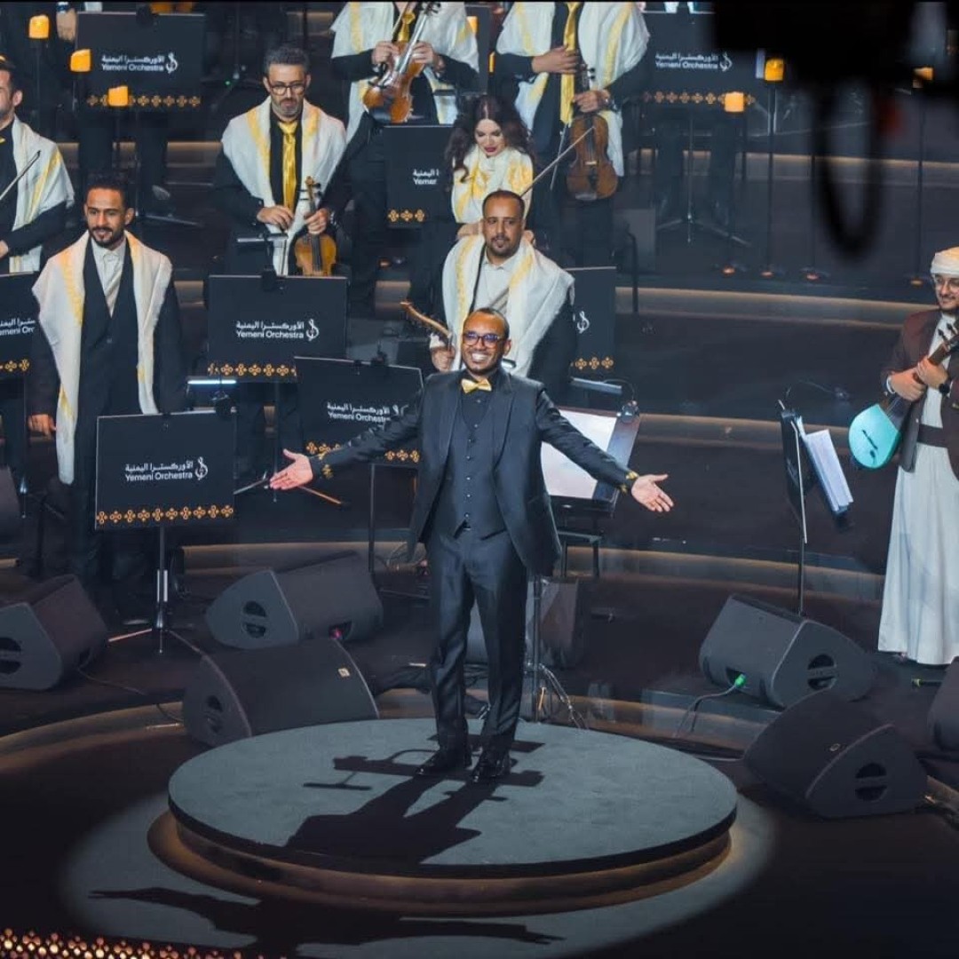 محمد القحوم وهو يقود الأوركسترا اليمنية في حفل موسيقي محمد القحوم وهو يقود الأوركسترا اليمنية في حفل موسيقي