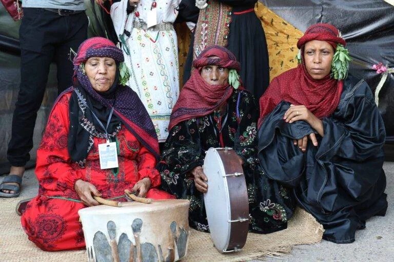 تحديات استدامة الفنون التراثية في ريف الحجرية في ظل هيمنة الخطاب السياسي